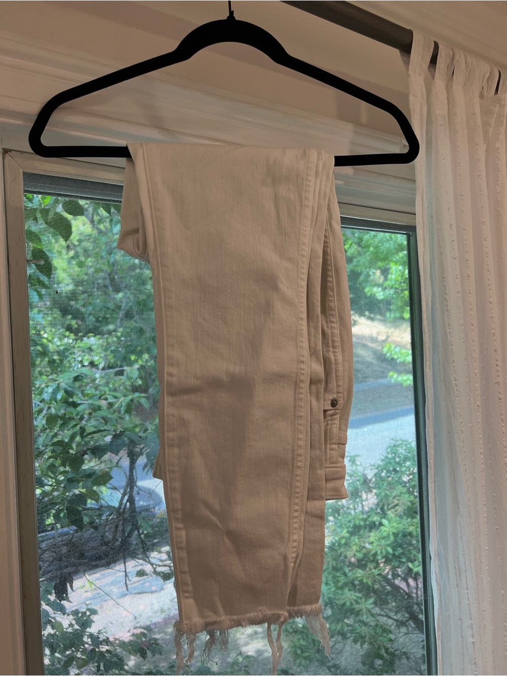 {Madewell}: High-Rise White Raw-Hem Jeans / size 27
